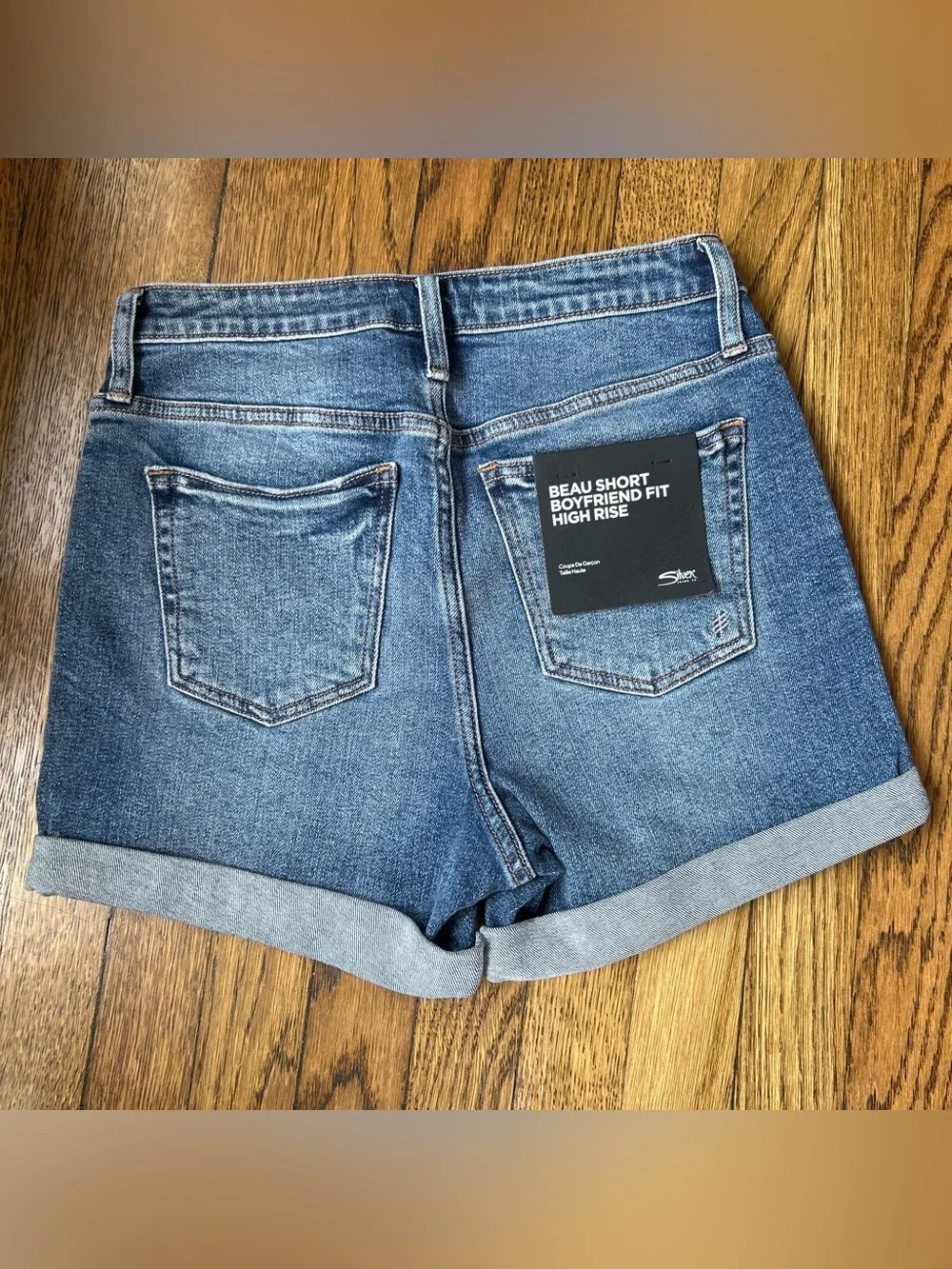 NWT Silver Jeans Beau Boyfriend High Rise Jean Short